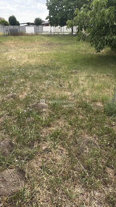 Na predaj pozemok, Miloslavov