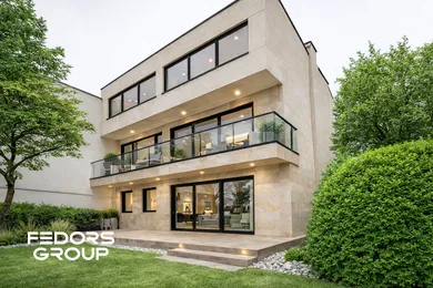 Houses for sale, 4-room in Bratislava-Staré Mesto · €950,000