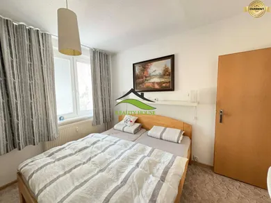 Na predaj 4-izbový byt, 80 m², Michalovce, Leningradská