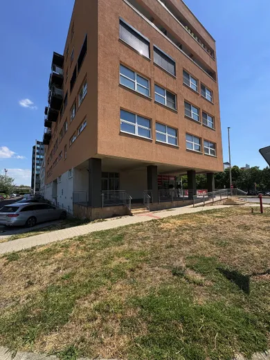 Коммерческие помещения в аренду, Bratislava-Petržalka · €6 200