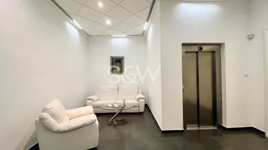 Na prenájom komerčné, 86 m², Bratislava-Staré Mesto, Laurinská