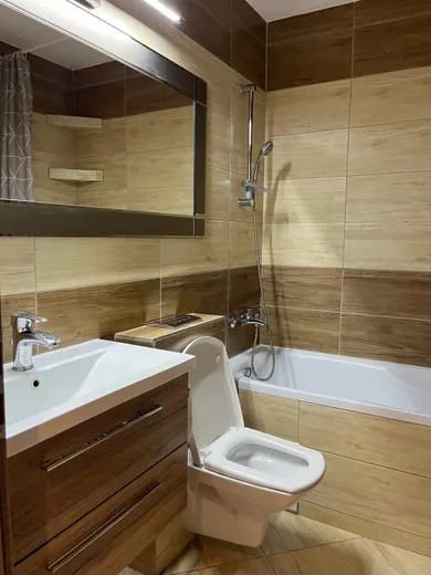 Na prenájom 1-izbový byt, 49 m², Bratislava-Petržalka, Rovniankova