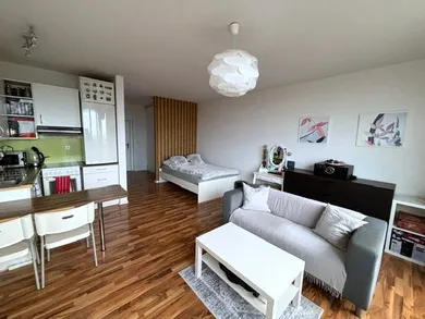 Na predaj 1-izbový byt, 38 m², Bratislava-Nové Mesto, Tomášikova