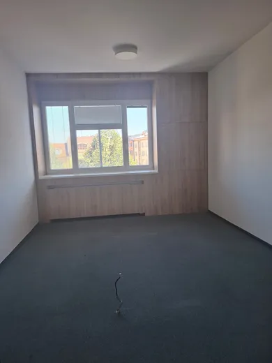 Na prenájom komerčné, 225 m², Zvolen, Námestie SNP