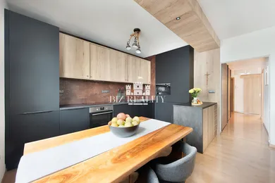 Na predaj 3-izbový byt, 70 m², Trenčín, Zlatovská