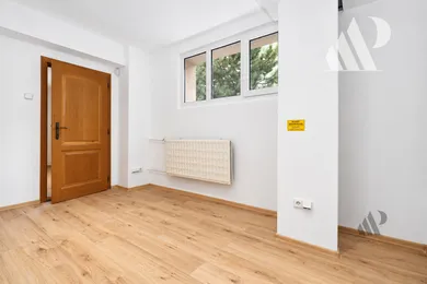 Na predaj 4-izbový byt, 89 m², Bratislava-Petržalka, Ambroseho 19