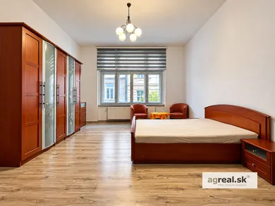 Na prenájom 4-izbový byt, 151 m², Bratislava-Staré Mesto, Mateja Bela