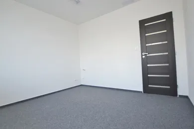 Na prenájom komerčné, 11 m², Svit, Hlavná