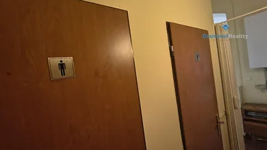 Na prenájom komerčné, 65 m², Nitra, Farská