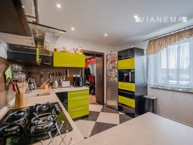 Na predaj 5-izbový dom, 190 m², Varín