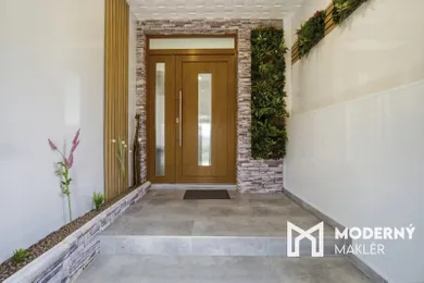 Na predaj 4-izbový byt, 110 m², Senec