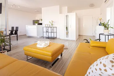 Na prenájom 2-izbový byt, 74 m², Bratislava-Ružinov, Miletičova