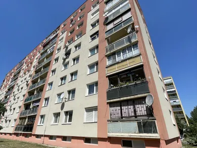Mieszkania na sprzedaż, 3-pokojowe, Komárno · €67 000