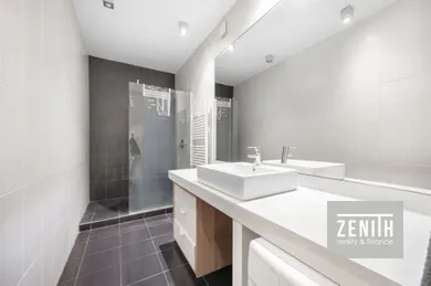 Na predaj 2-izbový byt, 66 m², Bratislava-Staré Mesto, Karadžičova