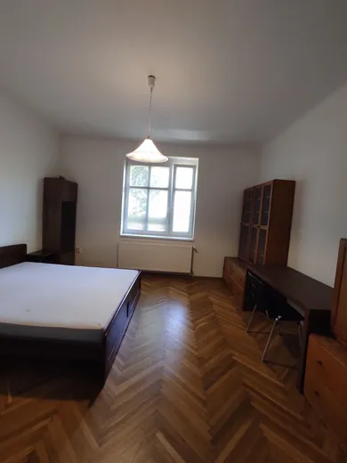 Na prenájom 4-izbový byt, 95 m², Bratislava-Staré Mesto, Mudroňova
