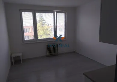 Na prenájom 1-izbový byt, 21 m², Prievidza, V.Benedikta