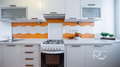 Na predaj 3-izbový byt, 61 m², Bratislava-Petržalka, Romanová