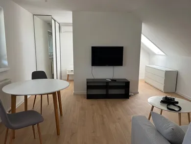 Kiadó lakások, 1-szobás, Sereď · €590