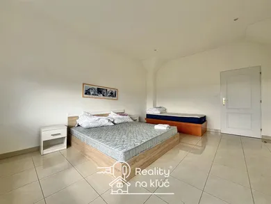 Na prenájom 3-izbový byt, 100 m², Nové Zámky, M. R. Štefánika