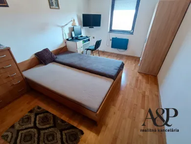 Na predaj 4-izbový byt, 111 m², Kúty, Štúrova