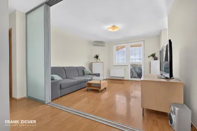 Na predaj 3-izbový byt, 70 m², Bratislava-Petržalka, Humenské námestie