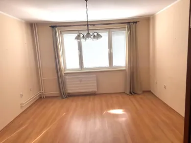 Na predaj 2-izbový byt, 53 m², Senec, Hurbanova