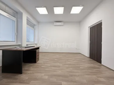 Na prenájom komerčné, 17 m², Dunajská Streda, Letištná
