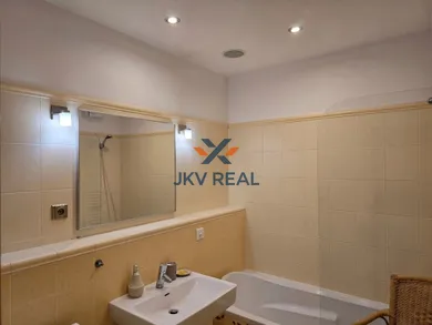 Na predaj 2-izbový byt, 61 m², Bratislava-Karlova Ves