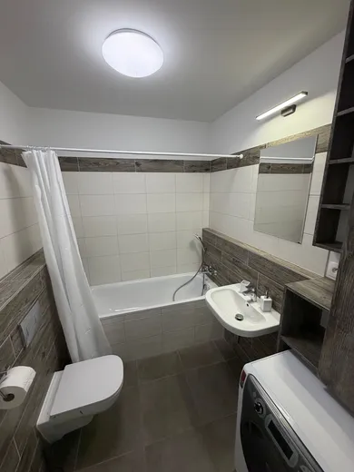 Na prenájom 1-izbový byt, 38 m², Bratislava-Dúbravka, Agátová