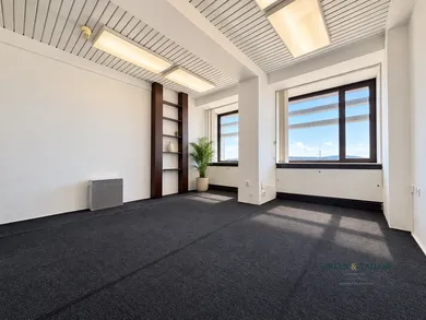 Na prenájom komerčné, 26 m², Bratislava-Petržalka, Viedenská cesta