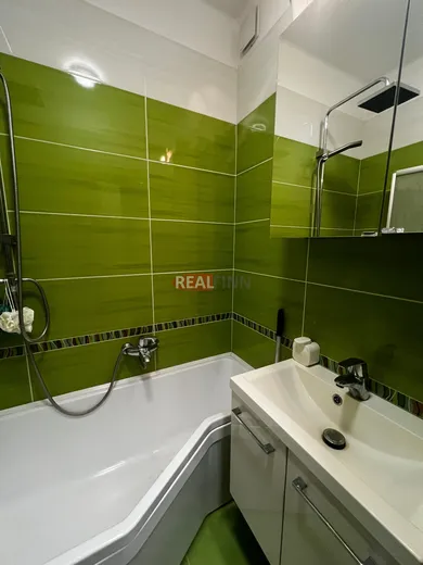 Na prenájom 3-izbový byt, 74 m², Nové Zámky