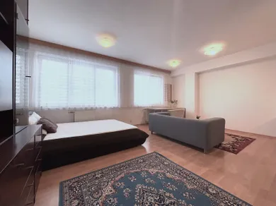 Na prenájom 1-izbový byt, 39 m², Bratislava-Ružinov, Ďatelinová