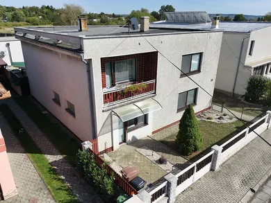 Будинки на продаж, 6-кімнатні, Lučenec · €260 000