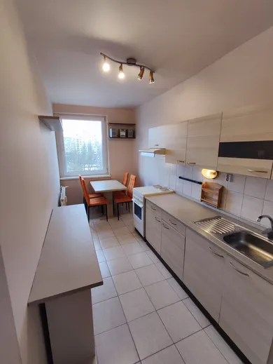 Na prenájom 3-izbový byt, 75 m², Bratislava-Petržalka, Rovniankova