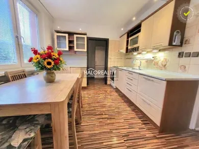 Na predaj 4-izbový byt, 91 m², Partizánske, Malá Okružná