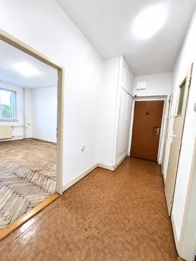 Na predaj 3-izbový byt, 64 m², Komárno