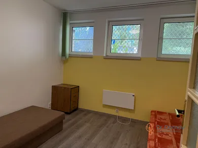 Na prenájom komerčné v Bratislava-Dúbravka · €600 · Pôvodný stav