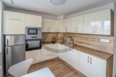 Na prenájom 2-izbový byt, 67 m², Žilina, Vlčince I
