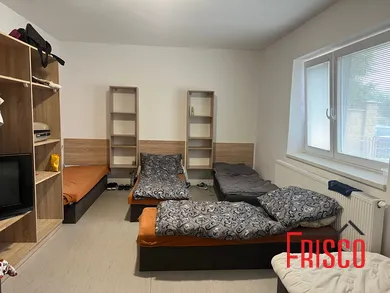 Na predaj 7-izbový dom, 240 m², Sereď, Športová