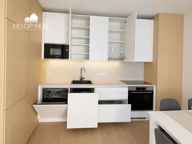 Na prenájom 2-izbový byt, 43 m², Bratislava-Staré Mesto, Košická