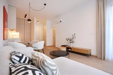 Na prenájom 2-izbový byt, 58 m², Bratislava-Staré Mesto