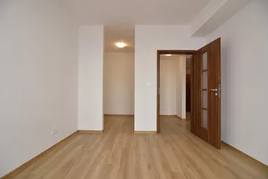 Na predaj 2-izbový byt, 61 m², Bratislava-Petržalka, Údernícka