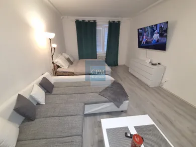 Na prenájom 1-izbový byt, 43 m², Bratislava-Ružinov, Mesačná