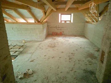 Na predaj dom, 200 m², Malá Lodina