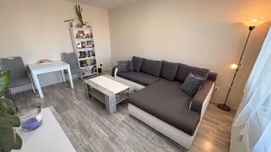 Na predaj 2-izbový byt, 50 m², Levice, Hronská