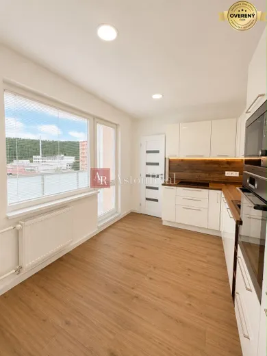 Na predaj 2-izbový byt, 63 m², Liptovský Mikuláš