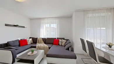Eladó lakások, 4-szobás, Pezinok · €220 000