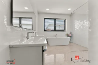 Na predaj 1-izbový dom, 330 m², Bratislava-Vrakuňa, Hradská