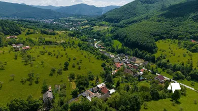 Domy na sprzedaż, 6-pokojowe, Nová Baňa · €139 900