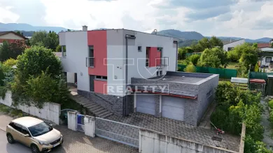 Domy na sprzedaż, Banská Bystrica · €736 000